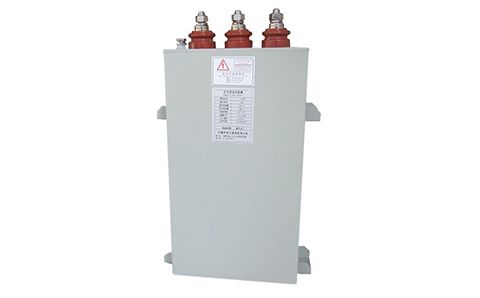 電容器在直流穩(wěn)態(tài)電路中可有電流通過？