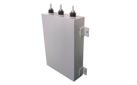 電容器的容量大小與什么有關(guān)？為什么？