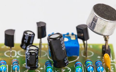 無功補償電容器漏油，可以繼續(xù)使用嗎？